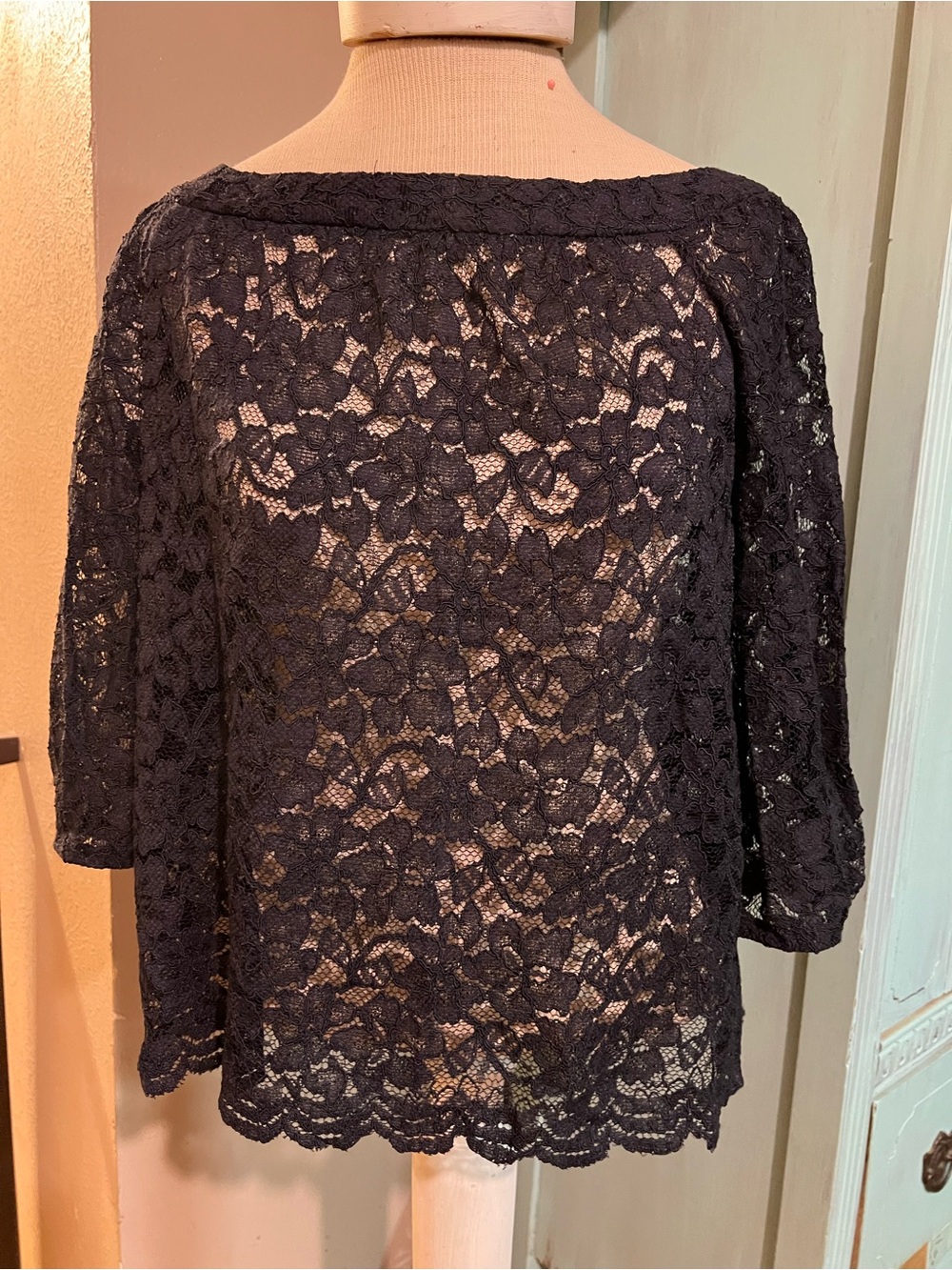 DVF Diane Von Furstenberg Black Lace Sheer Shirt Top Blouse Size 6 Scalloped